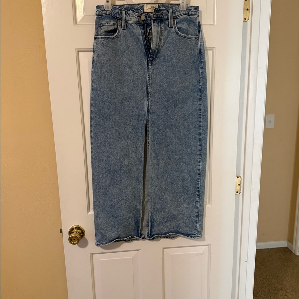 Universal Thread Straight-Leg Blue Denim Jeans